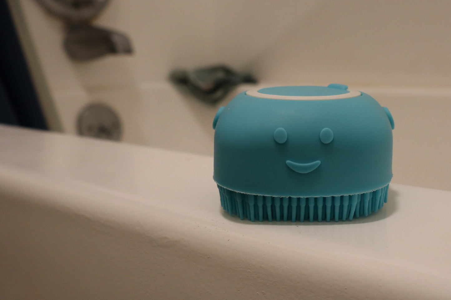 HoneyPaw™ Pet Bath Brush – Gentle Bath & Grooming Tool for Dogs