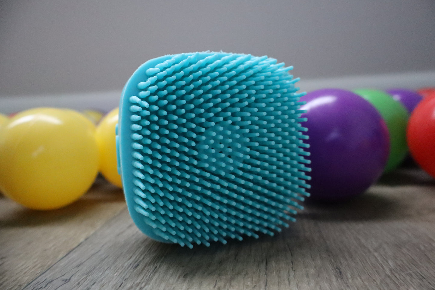 HoneyPaw™ Pet Bath Brush – Gentle Bath & Grooming Tool for Dogs
